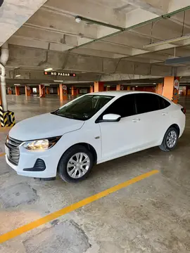 Chevrolet Onix LS Aut usado (2024) color Blanco precio $291,000