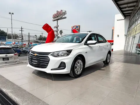Chevrolet Onix LS Aut usado (2023) color Blanco financiado en mensualidades(enganche $50,380 mensualidades desde $5,155)