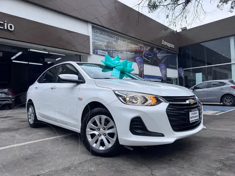Chevrolet Onix LT Aut usado (2022) color Blanco financiado en mensualidades(enganche $88,867 mensualidades desde $3,739)