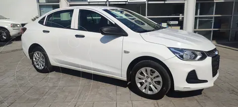 Chevrolet Onix LS Aut usado (2021) color Blanco financiado en mensualidades(enganche $58,000 mensualidades desde $7,786)