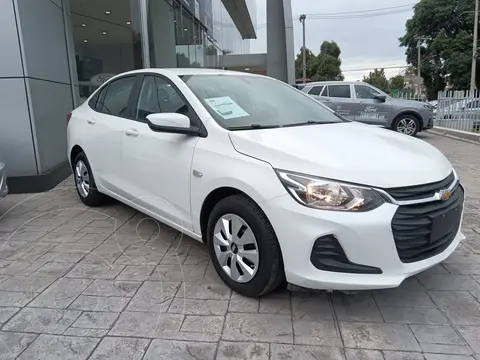 Chevrolet Onix LS Aut usado (2023) color Blanco financiado en mensualidades(enganche $46,725 mensualidades desde $6,164)