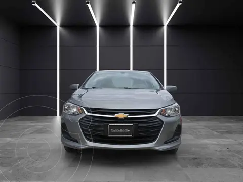 Chevrolet Onix LS usado (2023) color Gris precio $245,000