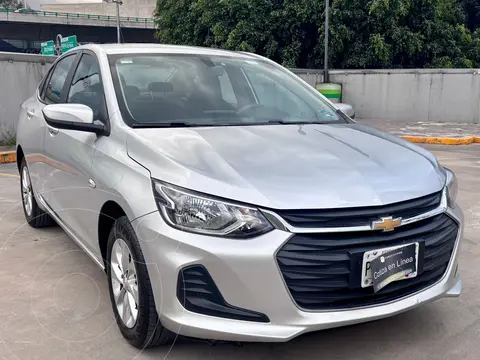 Chevrolet Onix LT Aut usado (2022) color plateado precio $210,000
