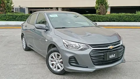 Chevrolet Onix LS Aut usado (2022) color Gris Oscuro precio $239,800