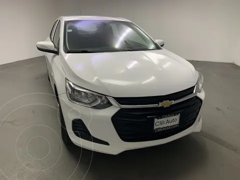Chevrolet Onix LS usado (2022) color Blanco financiado en mensualidades(enganche $45,000 mensualidades desde $7,000)