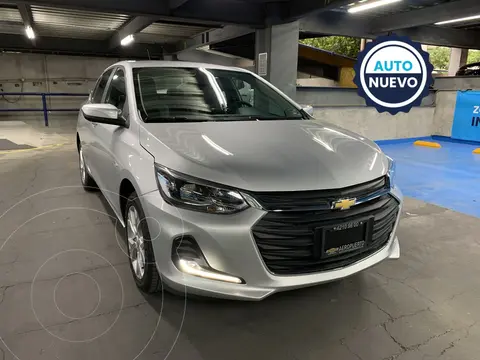 Chevrolet Onix Premier Aut usado (2022) color Plata financiado en mensualidades(enganche $68,000 mensualidades desde $7,700)