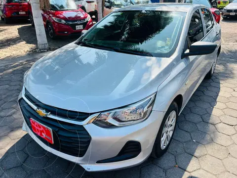 Chevrolet Onix LS usado (2021) color Plata precio $197,000