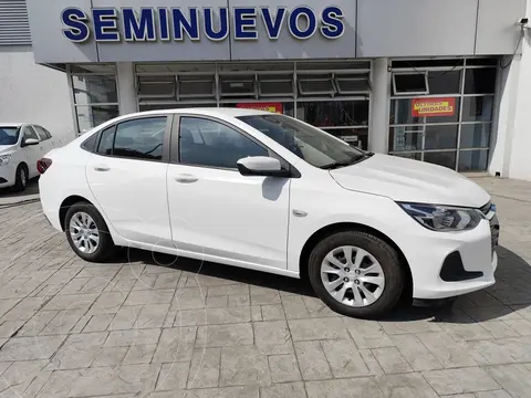 Chevrolet Onix LS Aut usado (2023) color Blanco financiado en mensualidades(enganche $66,504 mensualidades desde $6,425)