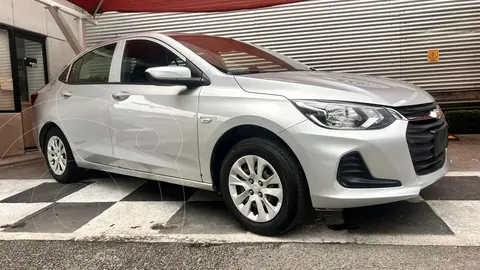 Chevrolet Onix LS Aut usado (2022) color plateado precio $210,000