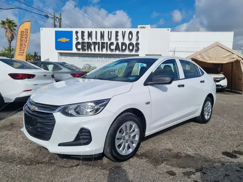 Chevrolet Onix LS Aut usado (2021) color Blanco precio $243,147