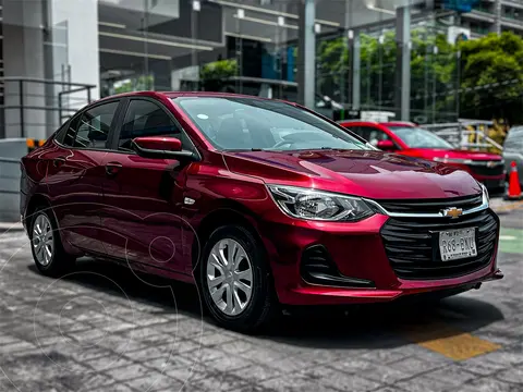 Chevrolet Onix LS Aut usado (2023) color Rojo financiado en mensualidades(enganche $81,855 mensualidades desde $5,454)