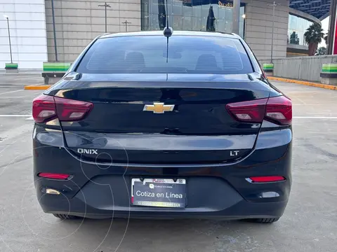 foto Chevrolet Onix LT usado (2021) color Negro precio $180,000