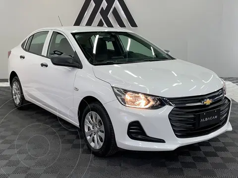 Chevrolet Onix LS Aut usado (2021) color Blanco precio $195,999