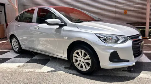 Chevrolet Onix LS Aut usado (2022) color plateado precio $210,000