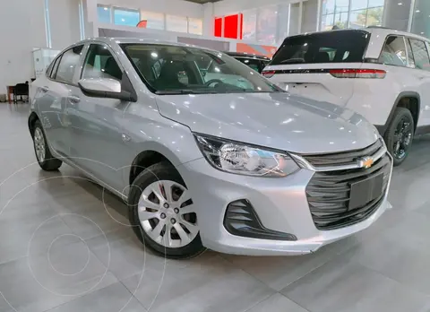 Chevrolet Onix LS Aut usado (2022) color plateado precio $199,700