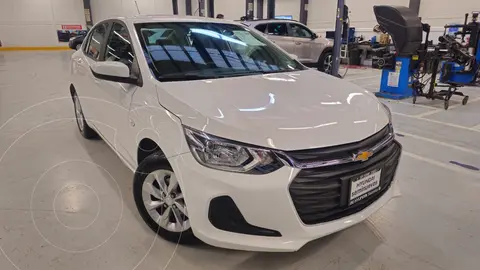 Chevrolet Onix LT Aut usado (2022) color Blanco financiado en mensualidades(enganche $98,230 mensualidades desde $4,133)