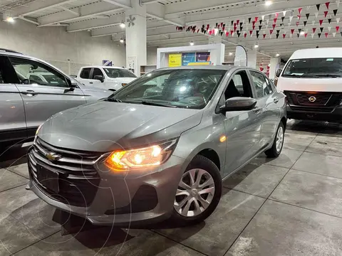 Chevrolet Onix LS Aut usado (2023) color Gris precio $315,000