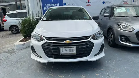 Chevrolet Onix LS usado (2021) color Blanco financiado en mensualidades(enganche $70,655 mensualidades desde $7,143)