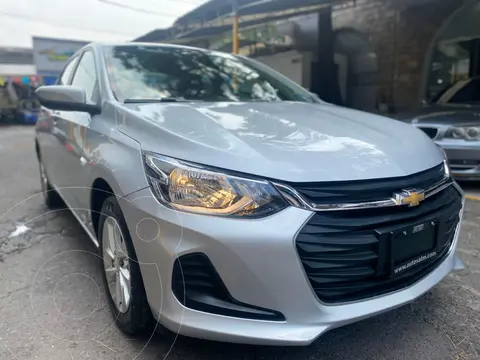 Chevrolet Onix LT Aut usado (2021) color plateado precio $240,000