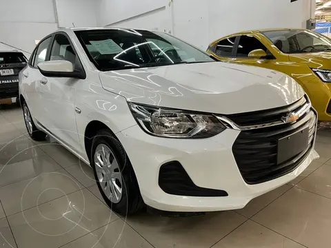 Chevrolet Onix LS Aut usado (2023) color Blanco financiado en mensualidades(enganche $69,488 mensualidades desde $5,965)