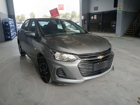 Chevrolet Onix LS Aut usado (2023) color Gris financiado en mensualidades(enganche $88,643 mensualidades desde $4,230)