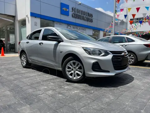 foto Chevrolet Onix LT usado (2021) color plateado precio $264,000