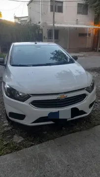 Chevrolet Prisma LT usado (2017) color Blanco precio $12.000.000