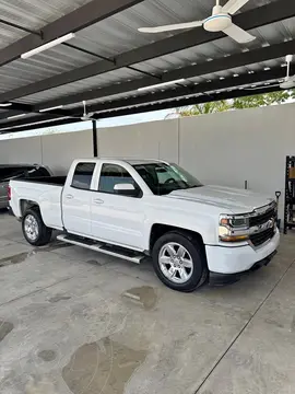 Chevrolet Silverado 1500 LS Cab Reg  A/A Radio Aut usado (2016) color Blanco precio $345,000