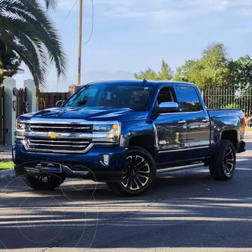 foto Chevrolet Silverado 5.3L 4x4 High Country usado (2018) color Azul precio $29.900.000