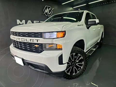 Chevrolet Silverado Doble Cabina 4X2 usado (2020) color Blanco precio $539,000