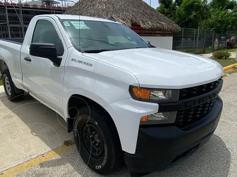Chevrolet Silverado Cabina Regular 4X2 usado (2020) color Blanco financiado en mensualidades(enganche $92,620 mensualidades desde $11,266)