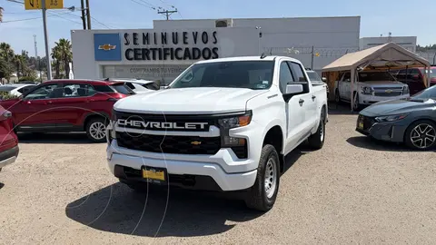 Chevrolet Silverado Custom 4X4 usado (2024) color Blanco precio $720,000