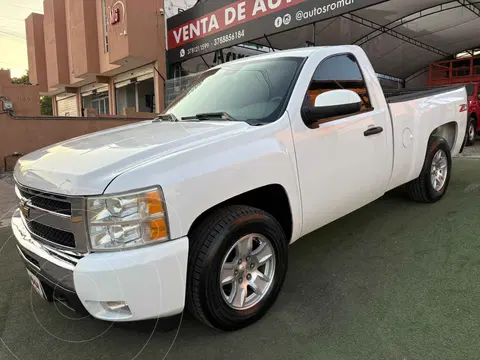 Chevrolet Silverado 4x2 Cab Reg Paq J usado (2011) color Blanco precio $209,999