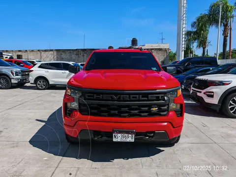 Chevrolet Silverado Custom 4X4 usado (2023) color Rojo Lava precio $795,000