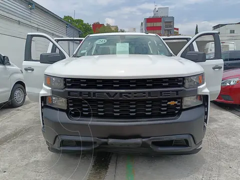 Chevrolet Silverado Doble Cabina 4X2 usado (2020) color Blanco precio $465,000
