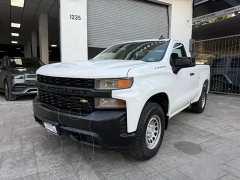 Chevrolet Silverado Cabina Regular 4X2 usado (2020) color Blanco precio $419,900