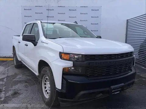 Chevrolet Silverado Doble Cabina 4X2 usado (2020) color Blanco precio $600,430