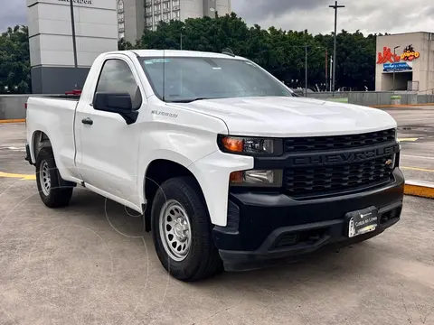 Chevrolet Silverado Cabina Regular 4X2 usado (2020) color Blanco financiado en mensualidades(enganche $173,470 mensualidades desde $7,452)