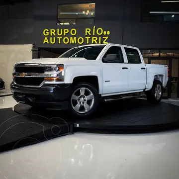 Chevrolet Silverado 4x4 Doble Cabina LS On Star usado (2018) color Blanco precio $490,000