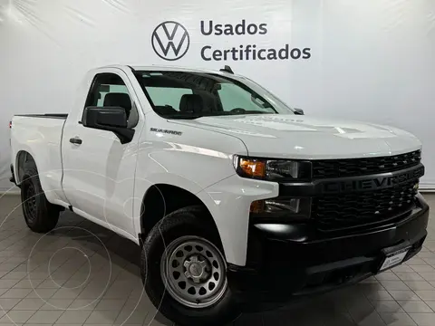 Chevrolet Silverado Cabina Regular 4X2 usado (2020) color Blanco financiado en mensualidades(enganche $117,148 mensualidades desde $10,681)