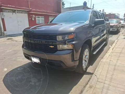 Chevrolet Silverado Custom 4X4 usado (2021) color Gris precio $730,000