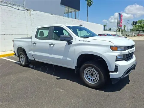 Chevrolet Silverado Doble Cabina 4X2 usado (2019) color Blanco precio $420,000