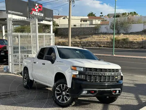 Chevrolet Silverado Doble Cabina 4X4 usado (2019) color Blanco precio $578,000