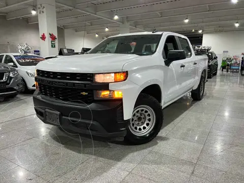 Chevrolet Silverado Doble Cabina 4X2 usado (2020) color Blanco financiado en mensualidades(enganche $129,410 mensualidades desde $9,900)