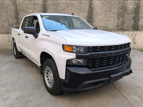 Chevrolet Silverado Doble Cabina 4X2 usado (2020) color Blanco precio $590,000