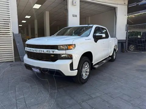 Chevrolet Silverado Doble Cabina 4X4 usado (2020) color Blanco financiado en mensualidades(enganche $150,000 mensualidades desde $16,705)