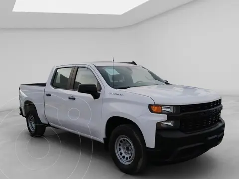 Chevrolet Silverado Doble Cabina 4X2 usado (2019) color Blanco precio $420,000
