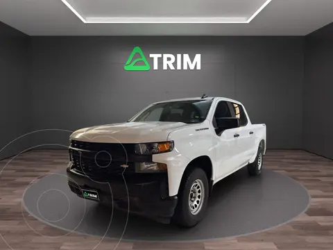Chevrolet Silverado Doble Cabina 4X4 usado (2020) color Blanco precio $390,000