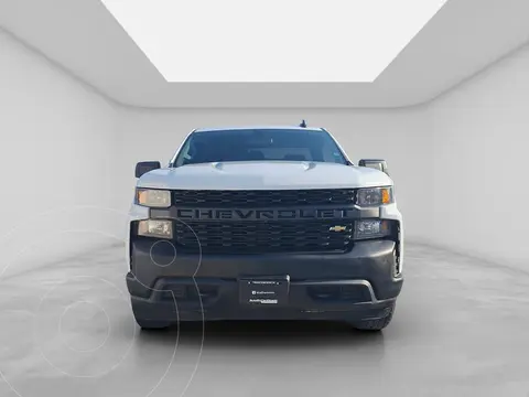 Chevrolet Silverado Cabina Regular 4X2 usado (2020) color Blanco financiado en mensualidades(enganche $85,800 mensualidades desde $10,436)