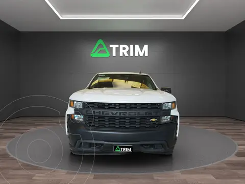 Chevrolet Silverado Doble Cabina 4X4 usado (2020) color Blanco precio $390,000